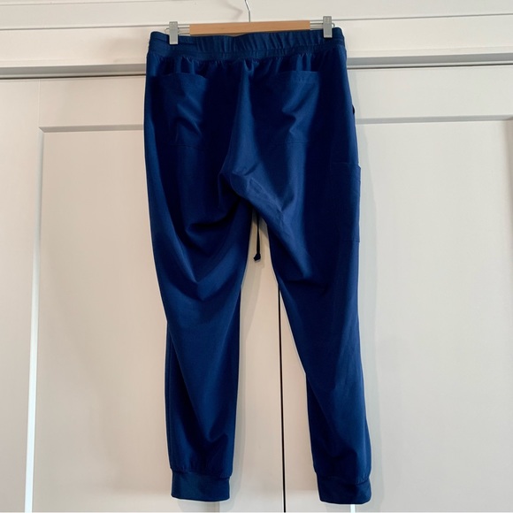 2 pairs of scrub pants - Picture 2 of 6